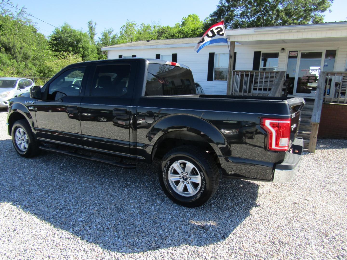 2015 Black /Gray Ford F-150 King-Ranch SuperCrew 5.5-ft. Bed 2WD (1FTEW1CF3FK) with an 5.0L V8 engine, Automatic transmission, located at 15016 S Hwy 231, Midland City, AL, 36350, (334) 983-3001, 31.306210, -85.495277 - Photo#5